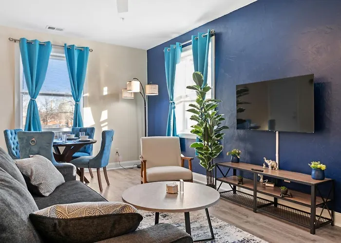 Cozy King Bed With Free Parking