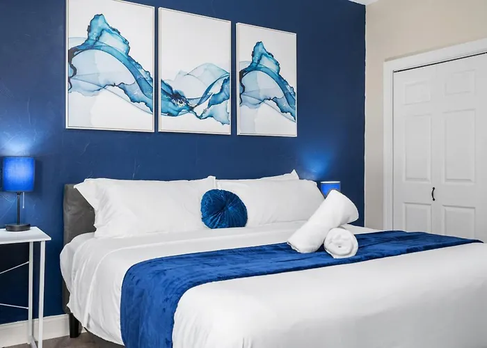 Cozy King Bed With Free Parking Apartment *