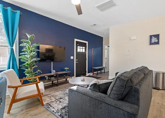 Cozy King Bed With Free Parking Apartment