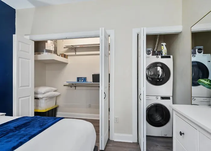 Cozy King Bed With Free Parking Pittsburgh