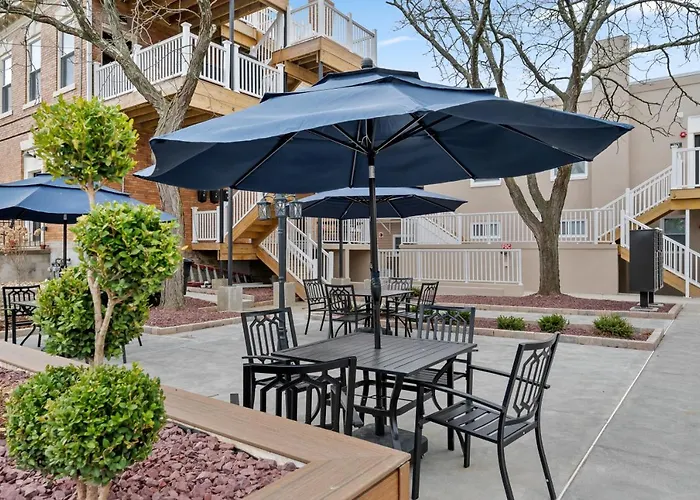 Cozy King Bed With Free Parking Apartment *
